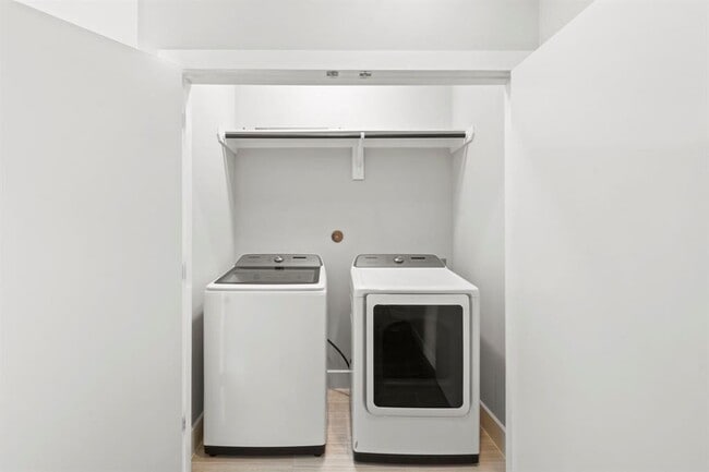 Building Photo - 2627 Hutchins St