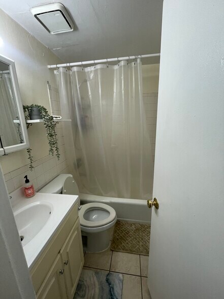 Building Photo - 36 Garden St