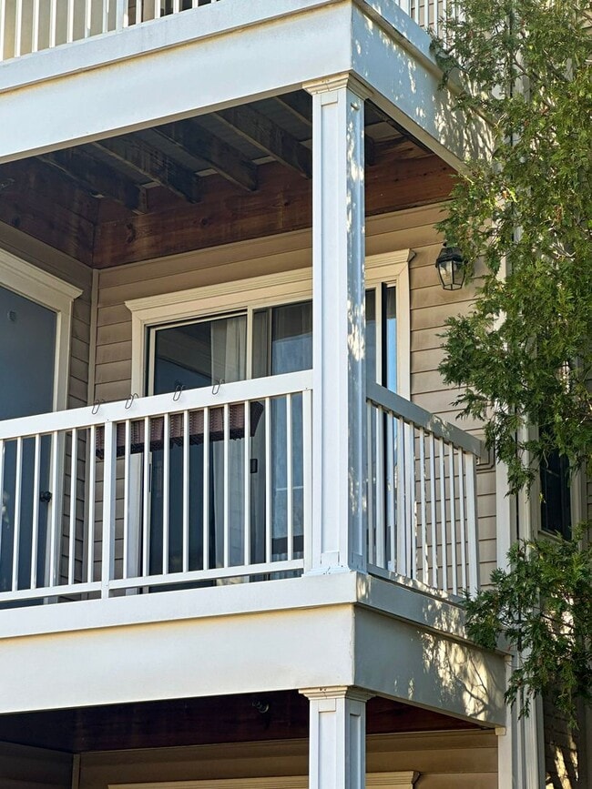 Building Photo - Spacious 3 Bed 3 Bath Condo With Balcony In Gates Of Fair Lakes