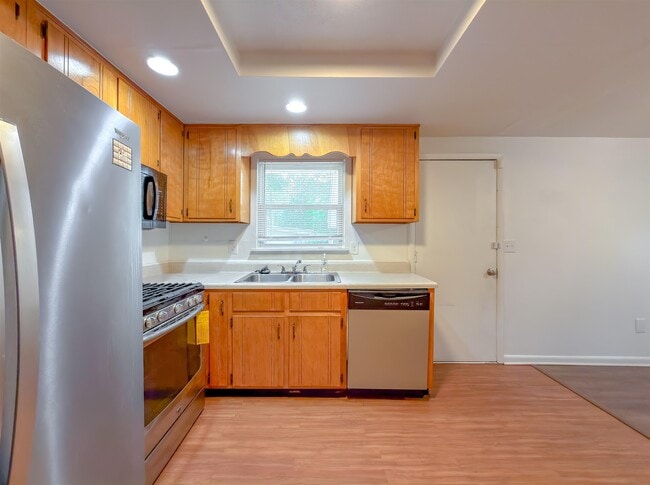 Building Photo - 1210 Carson Dr