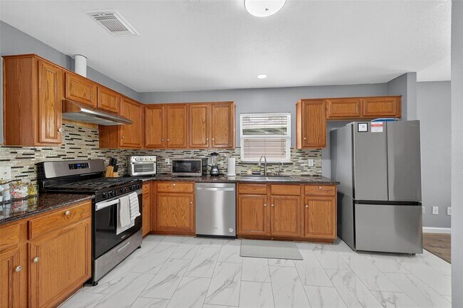 Building Photo - 7762 Eldergrove Ln