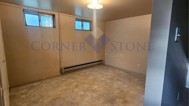 Building Photo - Adorable Home Near NNU!