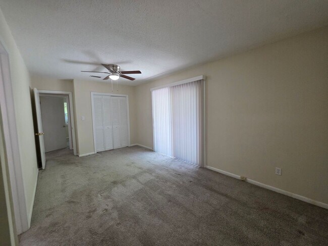 Building Photo - Nicely updated 3BR/1.5BA with fenced in ba...