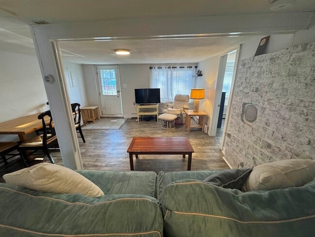 Building Photo - 159 Hills Beach Rd