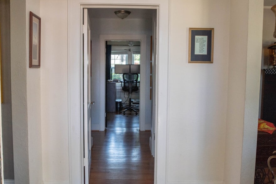 Entryway - 417 E Government Ave