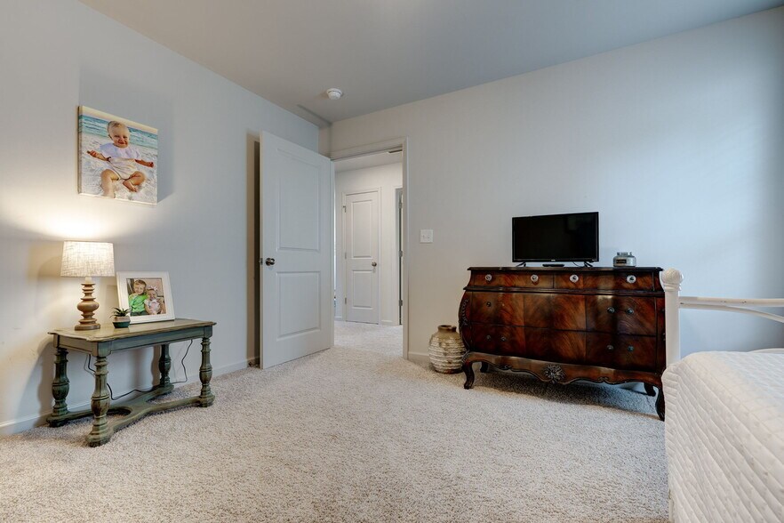 Building Photo - 2134 Springfield Dr