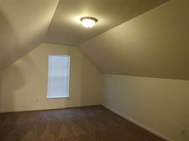 Building Photo - 256 Sandstone Dr