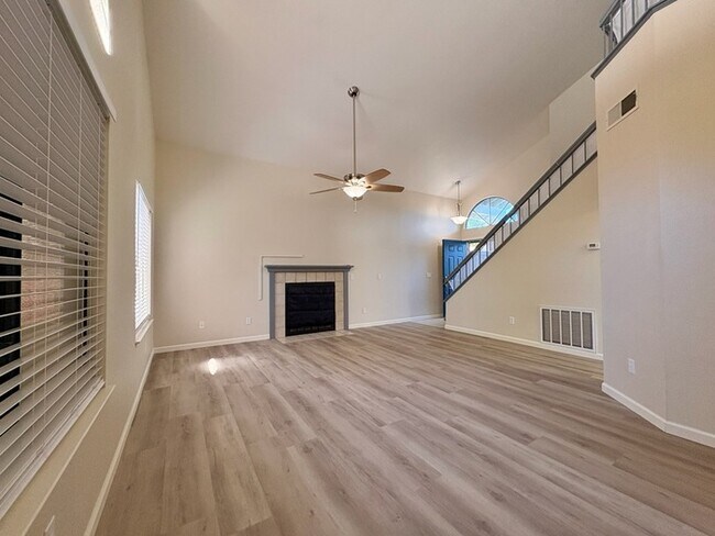 Building Photo - Beautiful 3 bedroom 2.5 bathroom in Antelope!