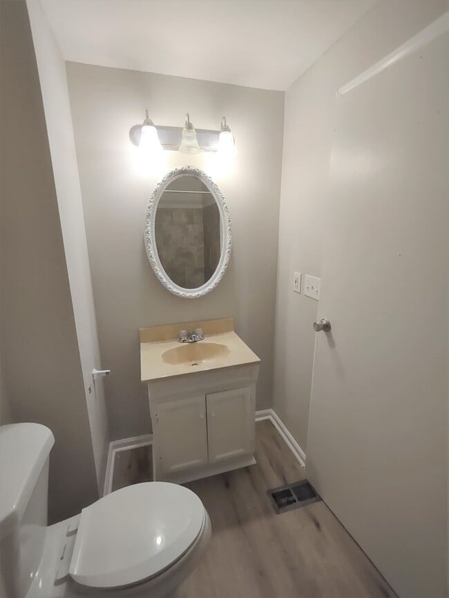 Building Photo - Move-in ready Home located in the Walnut C...