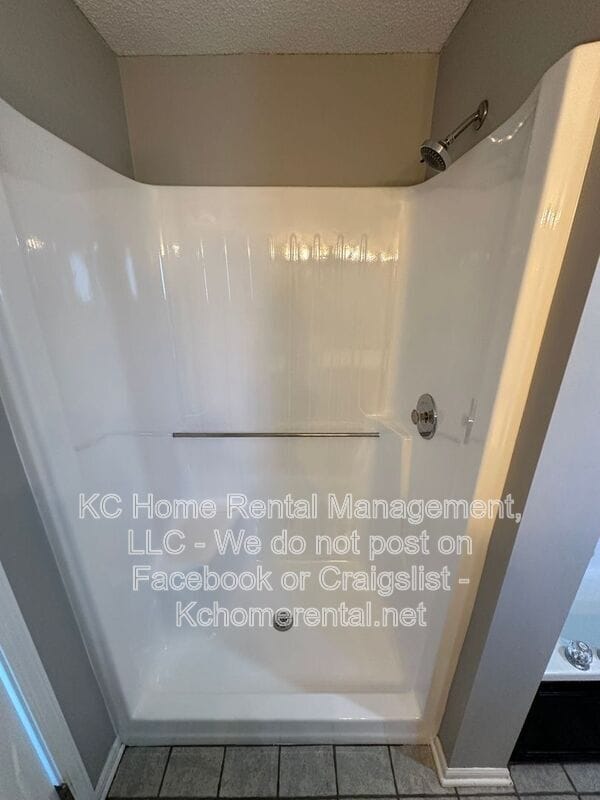 Building Photo - 3304 NW 84th Terrace