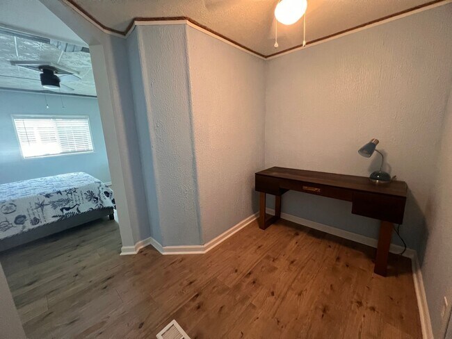 Building Photo - The absolute cutest rental you'll see - 2/2 mobile home in Davie 55+ community