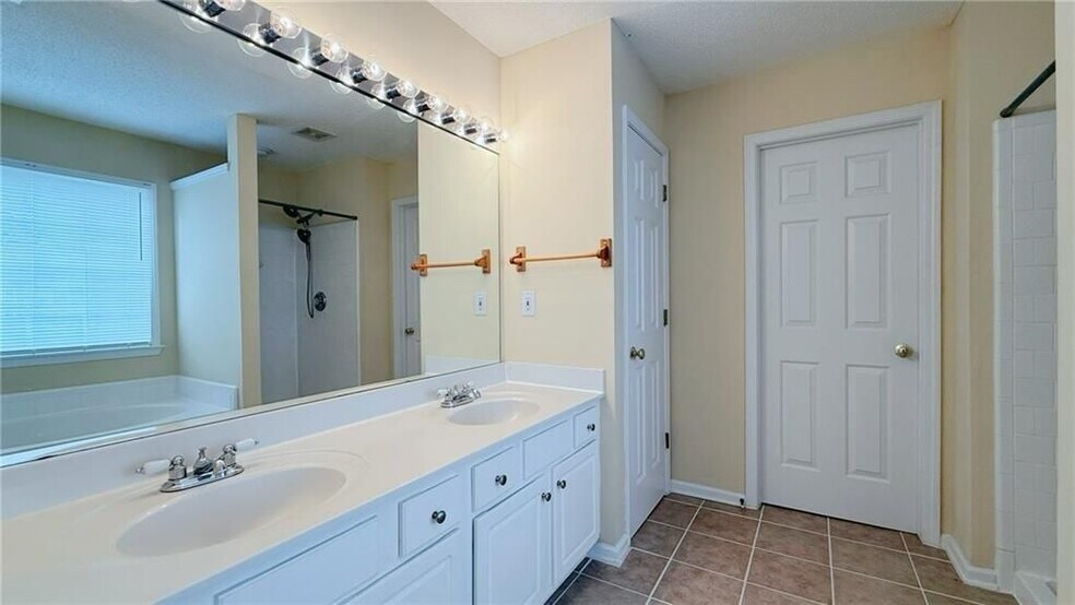 Building Photo - 3592 Gainesway Trace