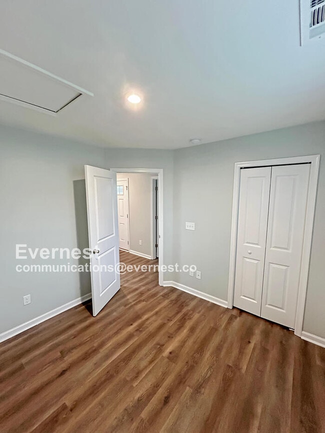 Building Photo - 2024 Brokeshire Dr
