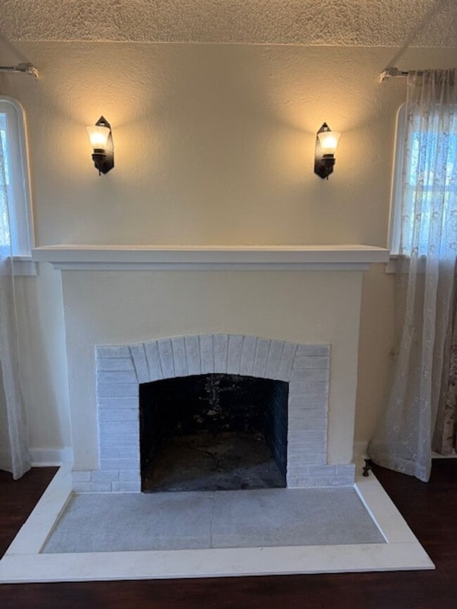 Building Photo - Corner lot home with Lots of Curb Appeal