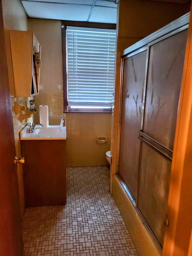 Bathroom - 211 Claremont Ave