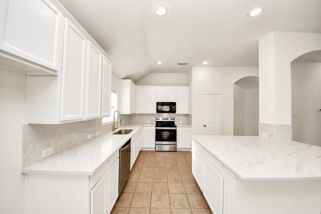 Building Photo - 19122 Mission Manor Ln