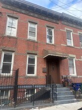 Building Photo - 107 Beadel St