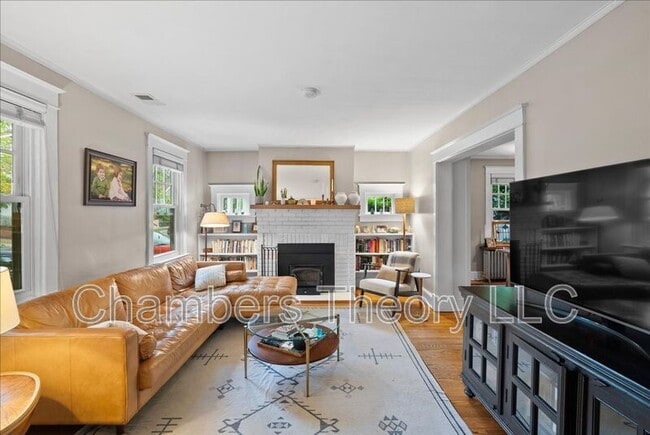 Building Photo - 23 E Walnut St