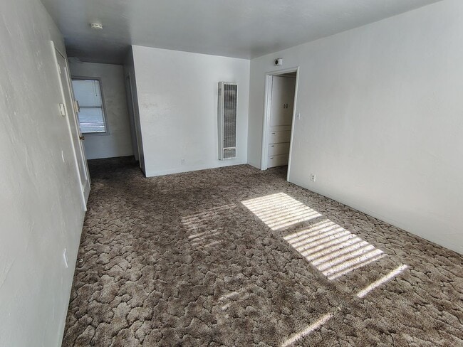 Building Photo - 2047 Glendale Ave