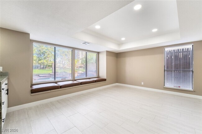 Building Photo - 968 Pinehurst Dr