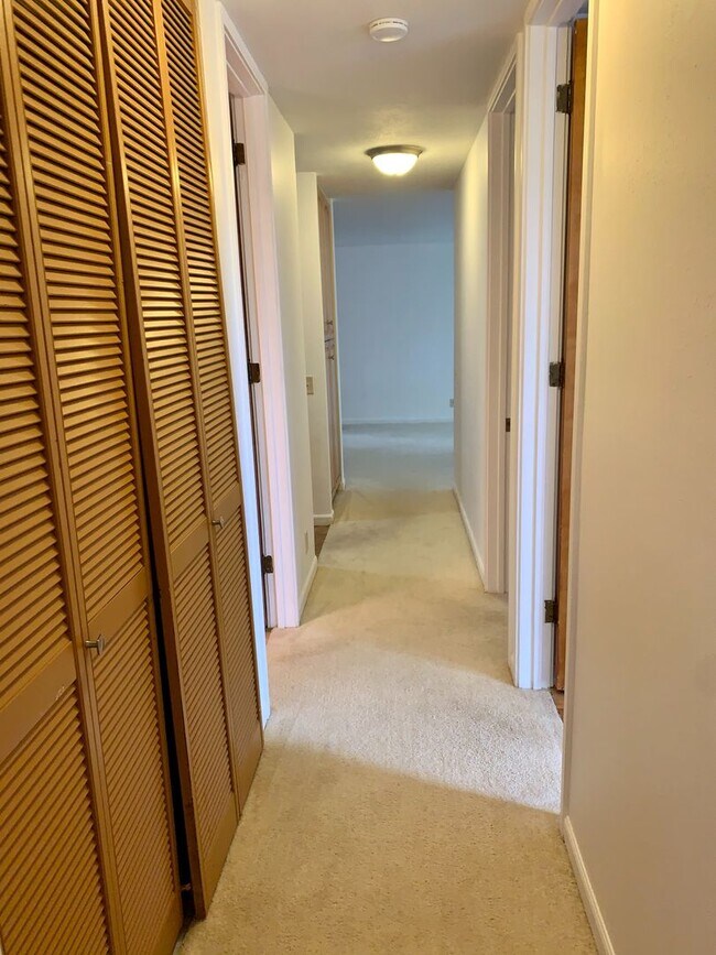 Building Photo - Upgraded 3 bed 2 bath condo in Kailua Town, 2 covered parking
