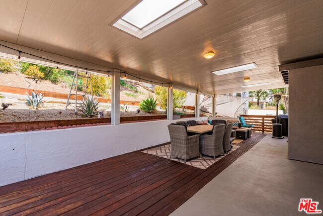 Building Photo - 5343 Tendilla Ave