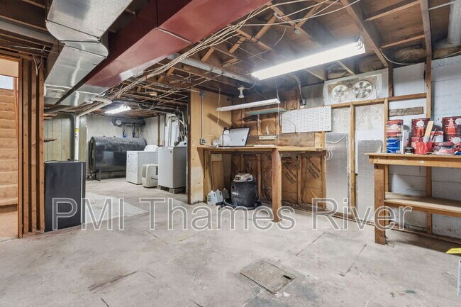 Building Photo - 98 Oslo St