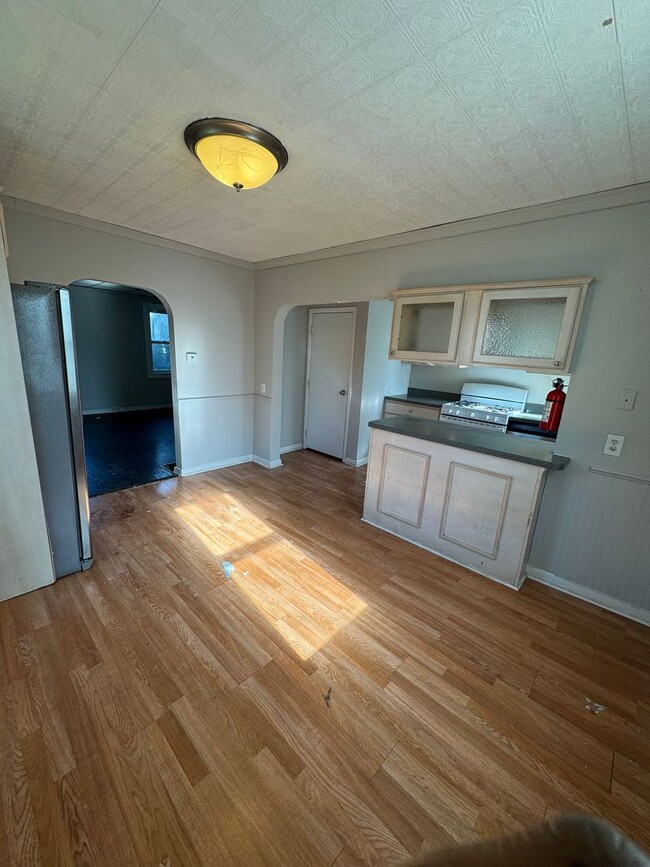 Building Photo - Spacious 3 Bedroom House with 1 bath for R...