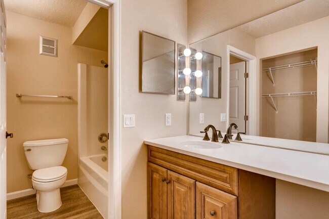 Building Photo - 3 Bed Condo In Dillon!