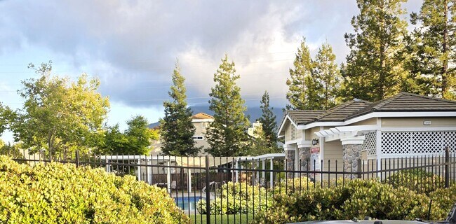 Building Photo - Clayton Single Story 3bd/2ba - Bright open living w/new flooring