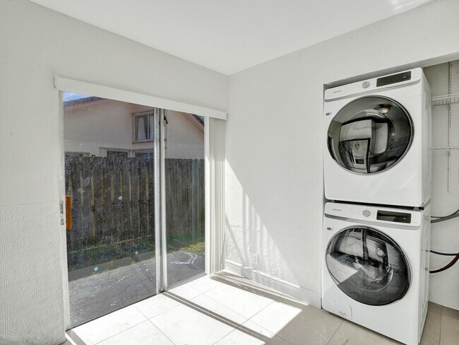 Building Photo - 1257 NW 91st Ave