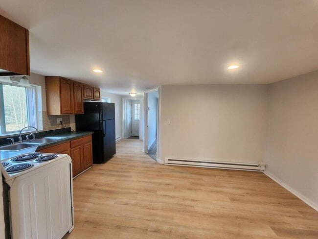 Building Photo - 251 Samsonville Rd