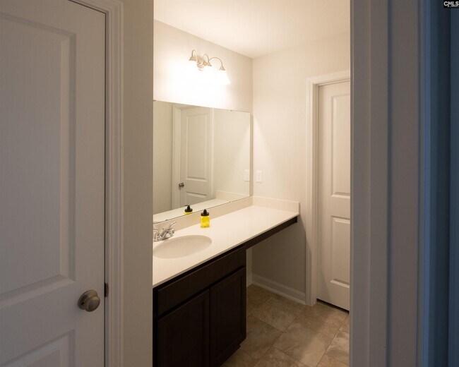 Building Photo - 1042 Begonia Dr