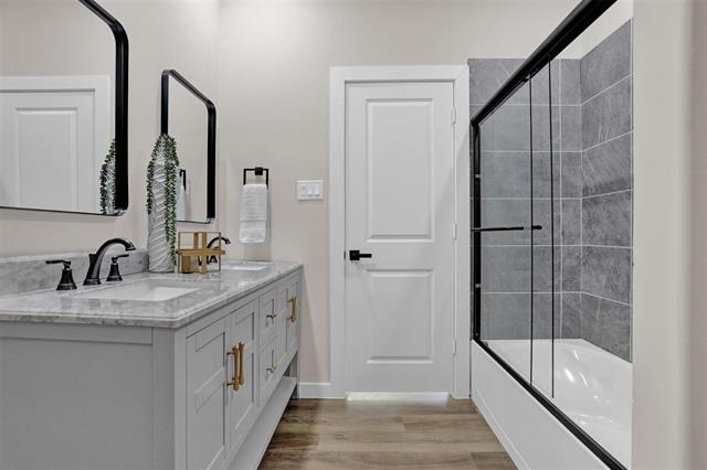 Building Photo - 705 E Hanna St