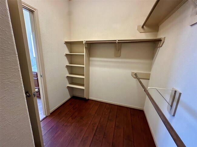 Building Photo - 6111 Grassy Haven Ln