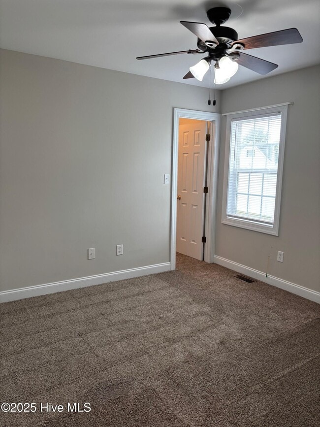 Building Photo - 2637 Camille Dr