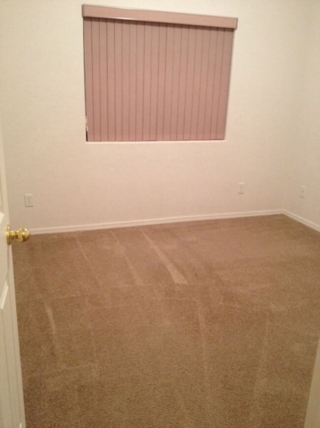 Building Photo - 6956 E Sandhurst Dr