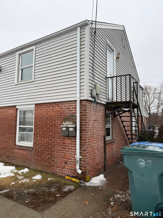 Building Photo - 205 London Dr