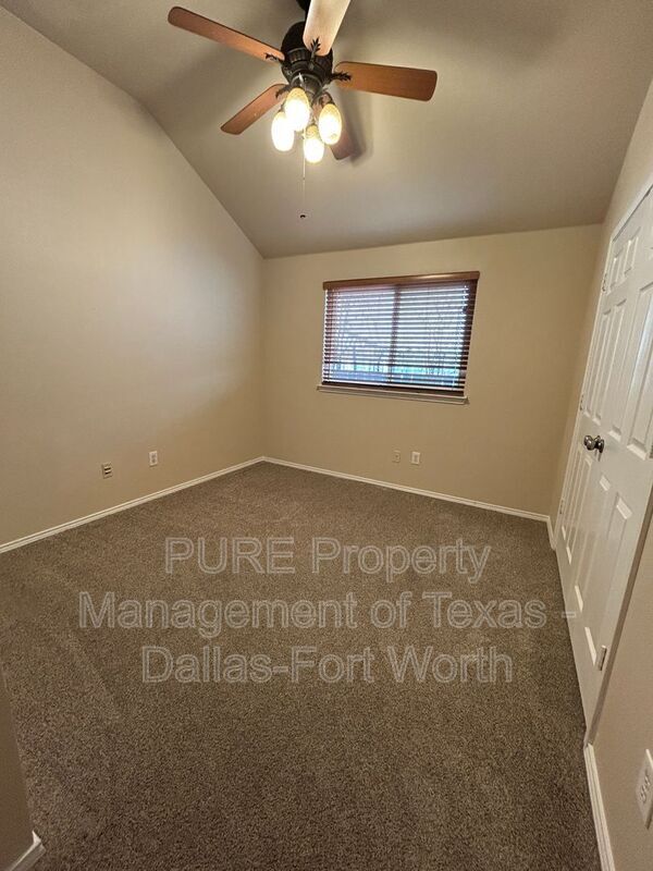 Building Photo - 7628 Hollow Forest Dr