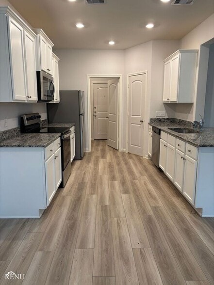 Building Photo - 10494 Sweetwater Creek Dr