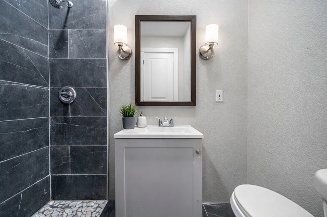 Building Photo - 2115 Broadway Avenue J