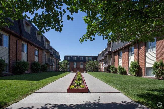 Primary Photo - Regency Apartments