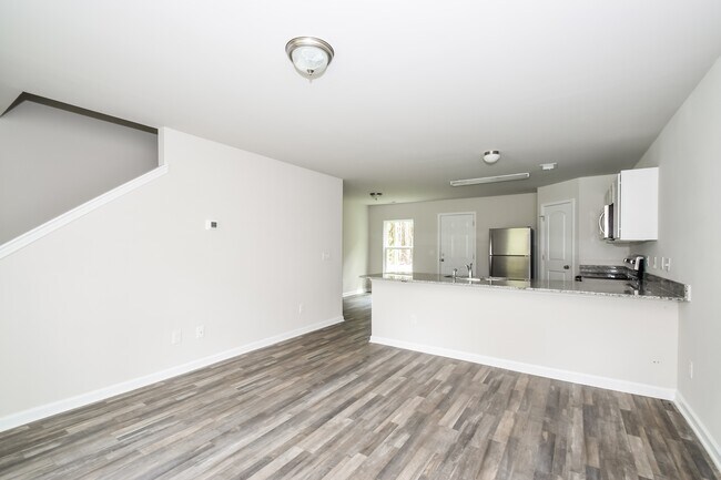 Building Photo - 29 Lake Pamona Rd