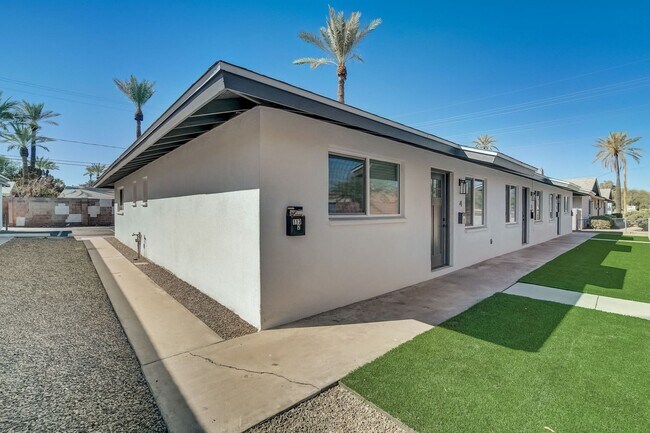 Building Photo - 1 Bed | 1 Bath -  Renovated Ground Level Unit near ASU!