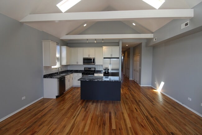 Building Photo - 2054 W Division St