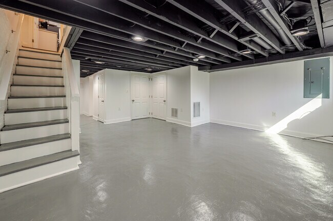 Building Photo - 2726 10th St NE