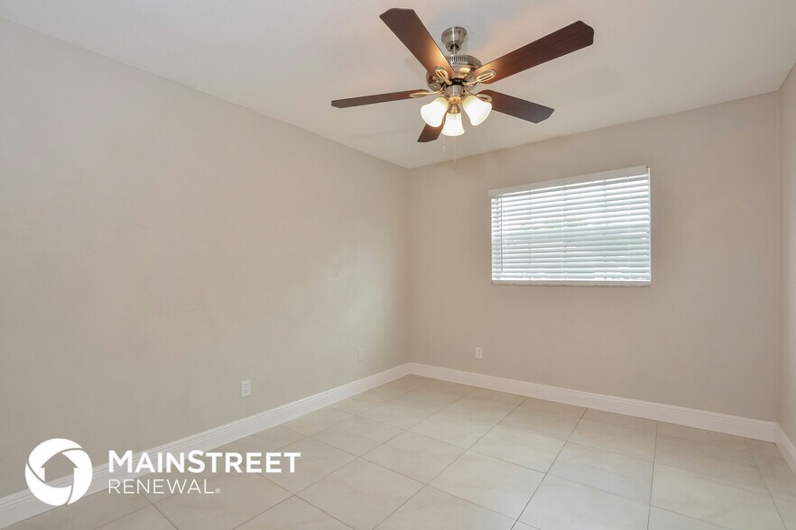 Building Photo - 1089 E Hancock Dr