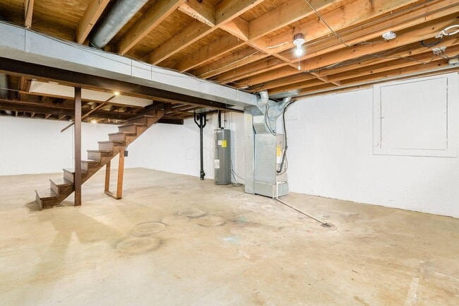 Building Photo - 898 Linworth Rd E
