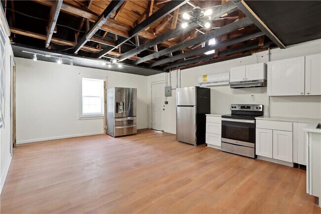Building Photo - 1512 Flat Shoals Rd