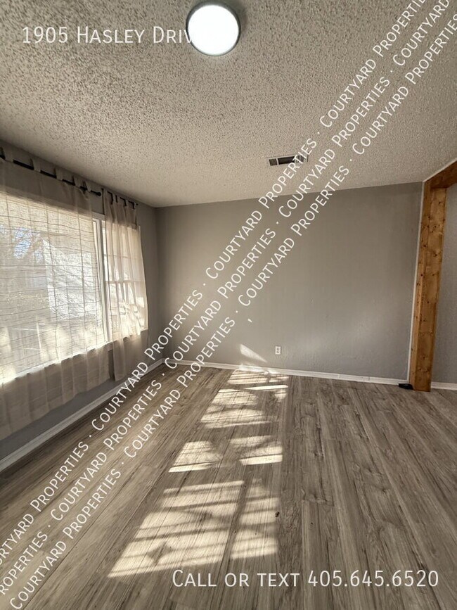 Building Photo - 1905 Hasley Dr